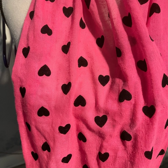 Hot pink scarf with black hearts - Picture 3 of 4